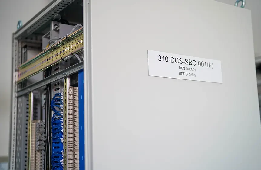 Control cabinet with engraved tag plate 310-DCS-SBC-001